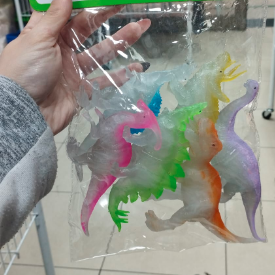 Set de dinosaurios fluorescente
