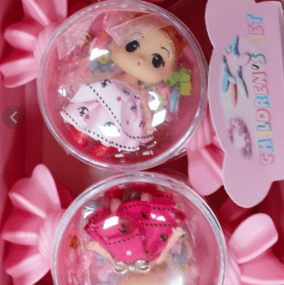 Dulce con muñeca y mostacillas